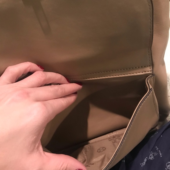 EUC Tory Burch Priscilla bag in Almond - Picture 6 of 8